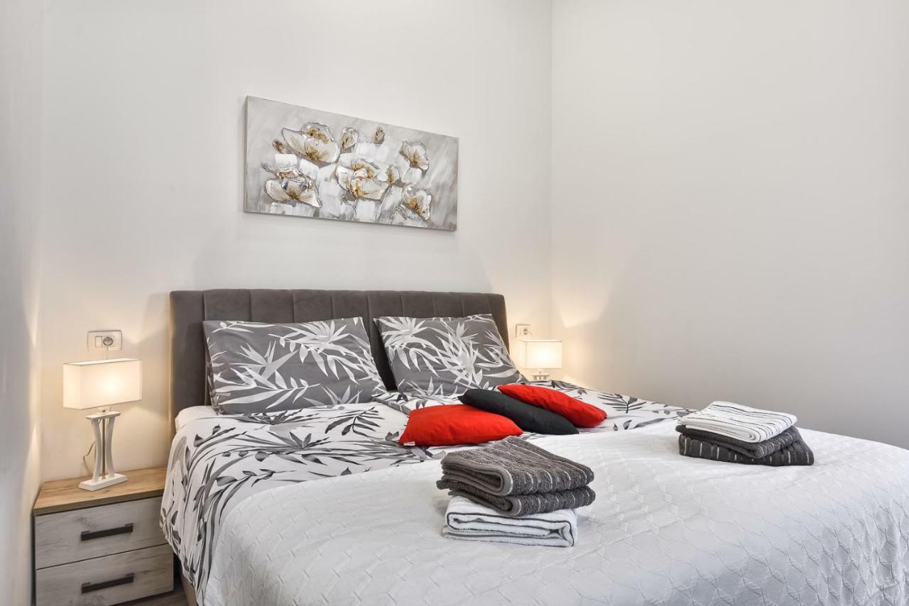 Apartment 20M From Arena Pula Extérieur photo