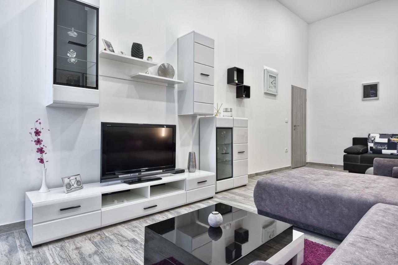 Apartment 20M From Arena Pula Extérieur photo
